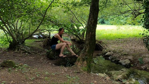 有关坐, 天性, 女人的免费素材视频