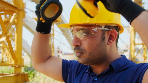 有关保护眼睛, 侧面图, 安全帽的免费素材视频