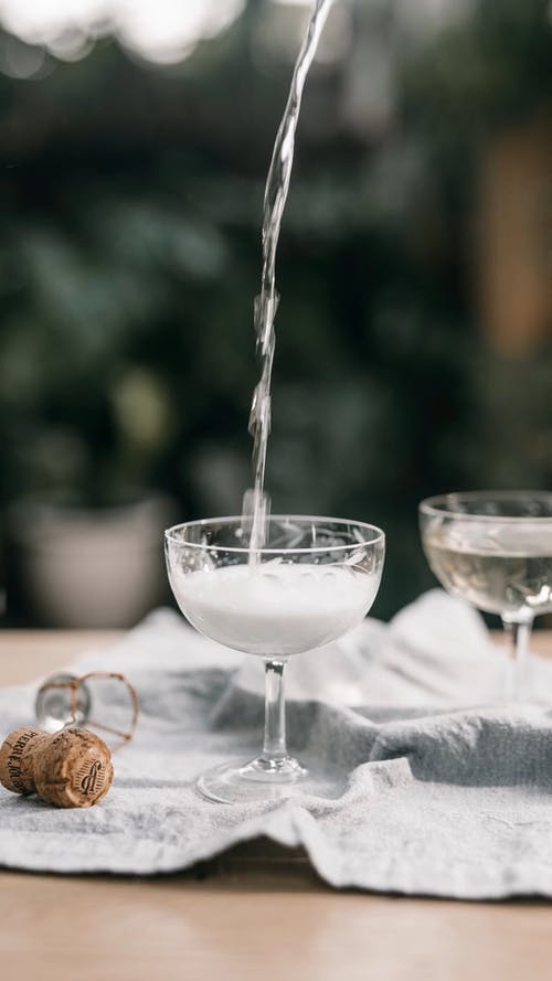 有关倾注, 垂直视频, 浅焦点的免费素材视频