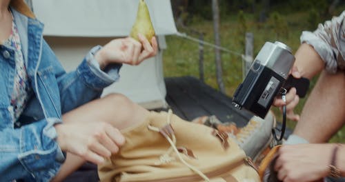 有关一对, 人, 坐的免费素材视频