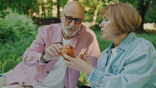 有关一起, 吃, 微笑的免费素材视频