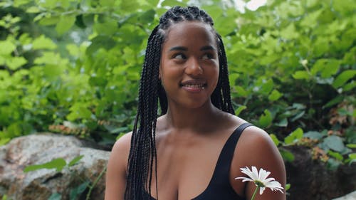 有关微笑, 树叶, 白色的花的免费素材视频