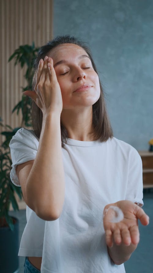 有关保湿, 健康的皮肤, 垂直视频的免费素材视频