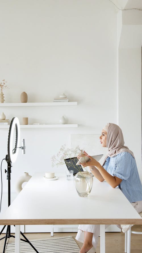 有关vlog, 互联网, 坐的免费素材视频