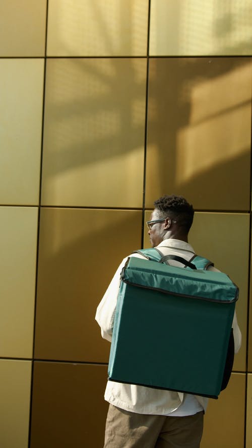 有关人, 保温袋, 信使的免费素材视频