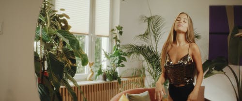 有关修理头发, 室内, 年轻的免费素材视频