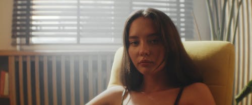 有关严肃, 坐, 女人的免费素材视频