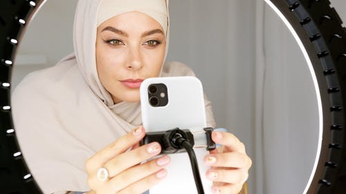 有关3C用品, 修理, 女人的免费素材视频