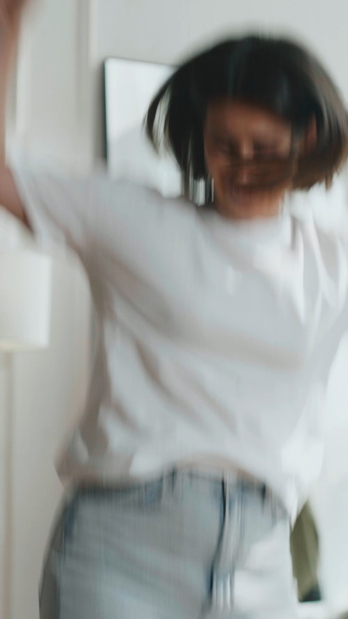 有关人,休闲服,修理头发的免费素材视频