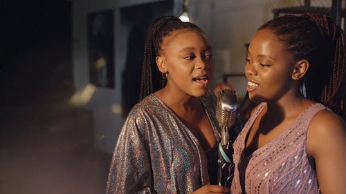 有关一起, 唱歌, 微笑的免费素材视频