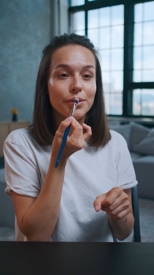 有关人,化妆刷,化妆品的免费素材视频