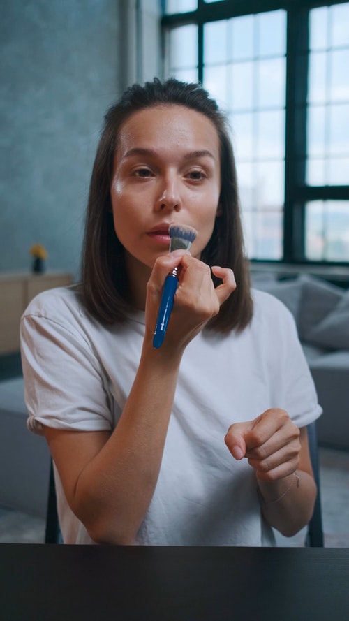 有关人,化妆刷,化妆品的免费素材视频