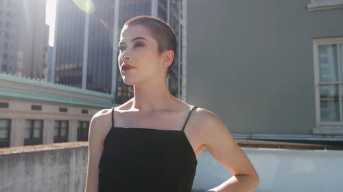 有关LGBTQ, 剃光头, 女人的免费素材视频