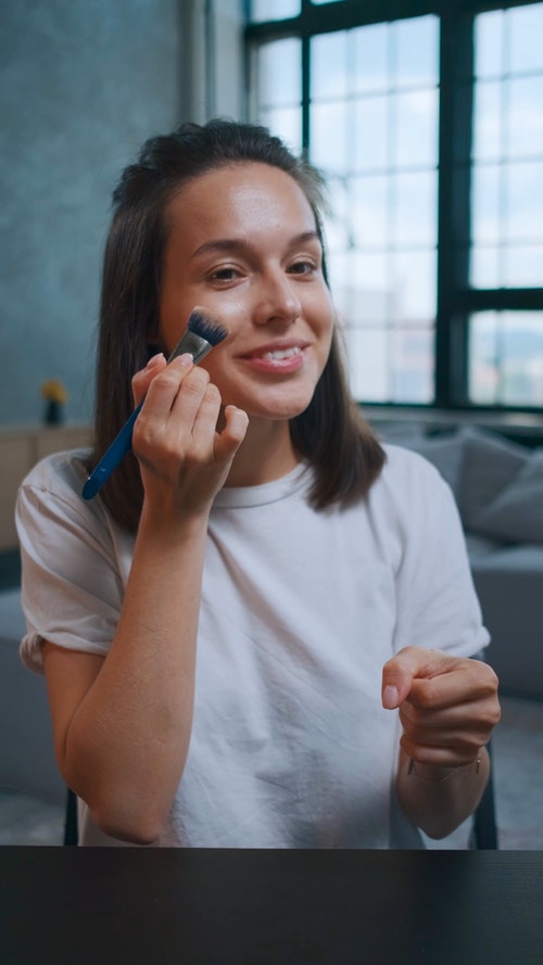 有关人,化妆刷,化妆品的免费素材视频