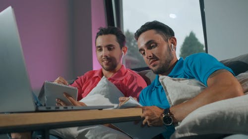 有关airpods, 兄弟, 在线教育的免费素材视频