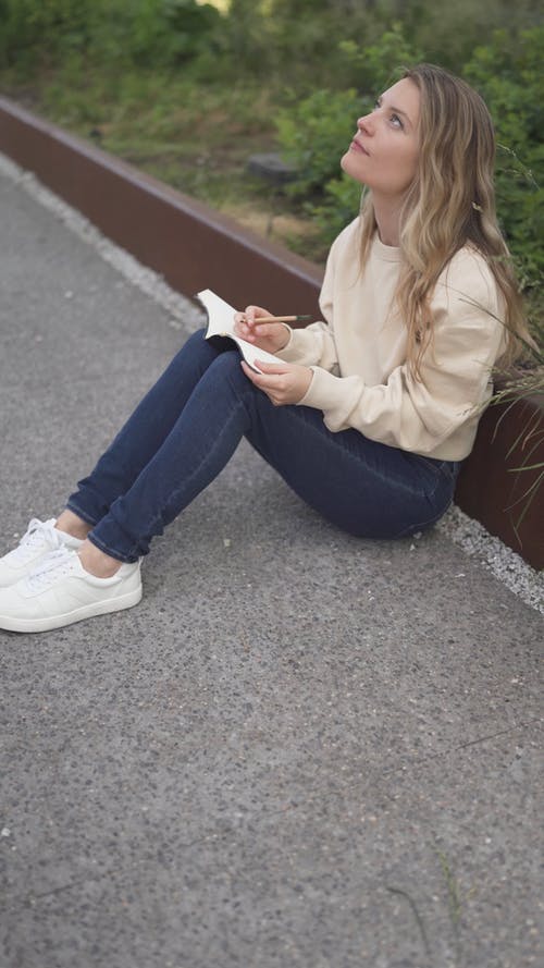 有关人, 向上看, 地面的免费素材视频