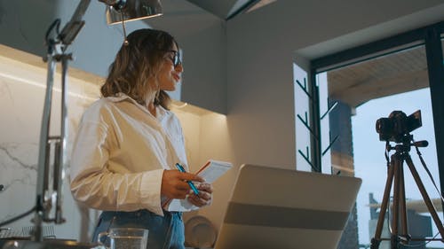 有关商量, 在线教育, 女人的免费素材视频