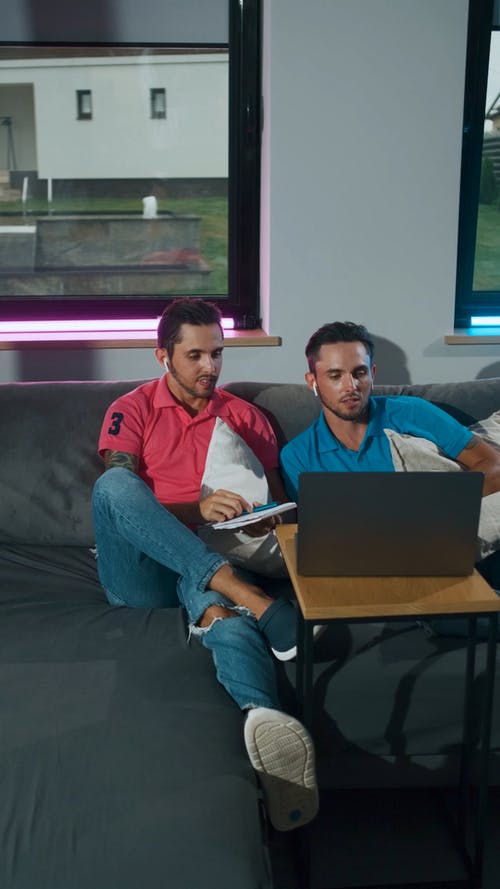 有关一起, 兄弟, 在家的免费素材视频