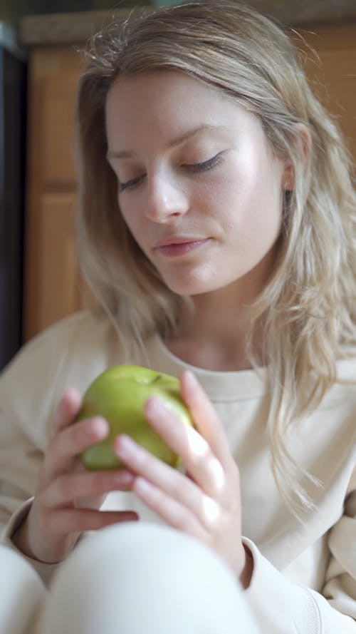 有关人, 在家, 垂直视频的免费素材视频