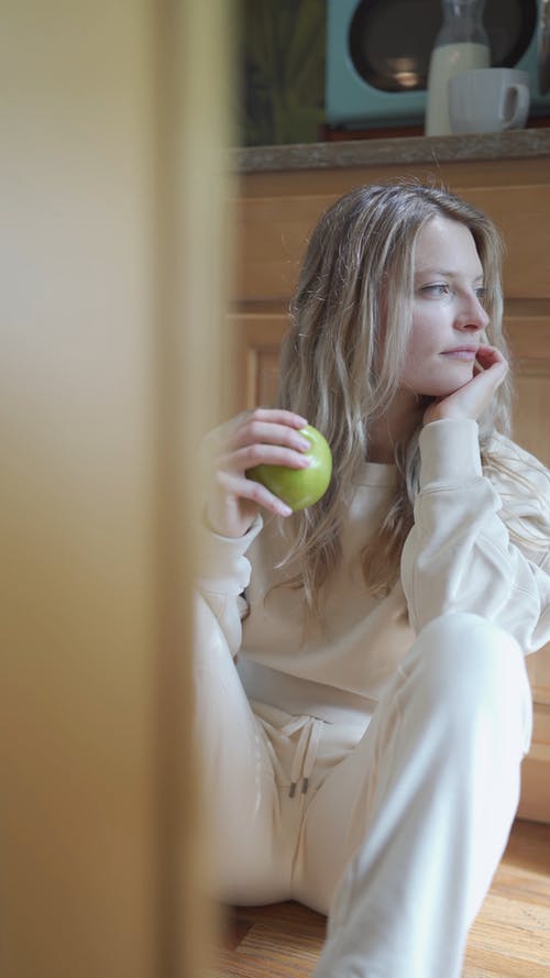 有关人, 在家, 地板的免费素材视频