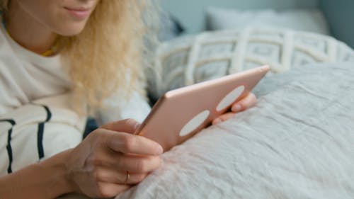 有关使用平板电脑, 在家, 女人的免费素材视频