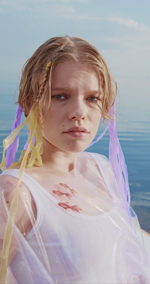 有关垂直视频, 塑胶, 女人的免费素材视频