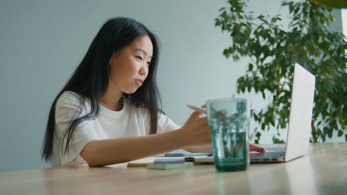 有关在家, 在家工作, 女人的免费素材视频