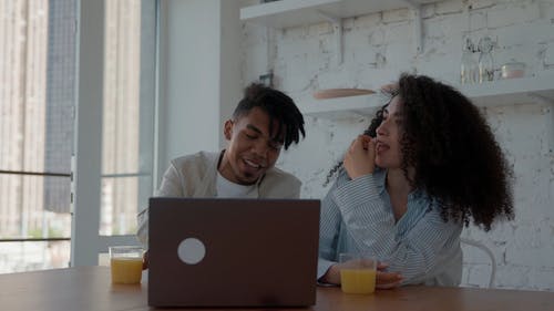 有关吃, 在家, 异族夫妻的免费素材视频