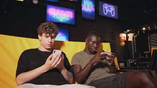 有关坐, 室内, 小工具的免费素材视频