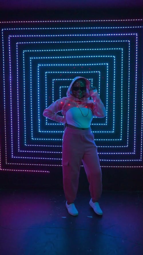 有关led 灯, 垂直视频, 女人的免费素材视频