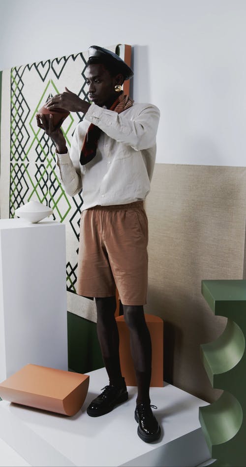 有关人, 垂直视频, 室内的免费素材视频