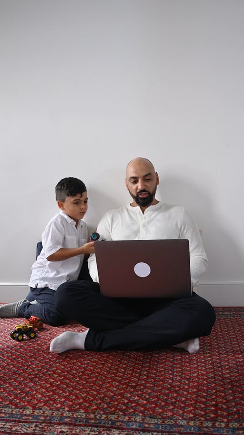 有关3C用品, 人, 儿子的免费素材视频