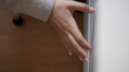 有关airpods, 手, 打开的免费素材视频