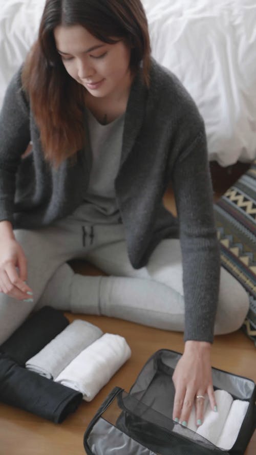 有关人, 在家, 地板的免费素材视频