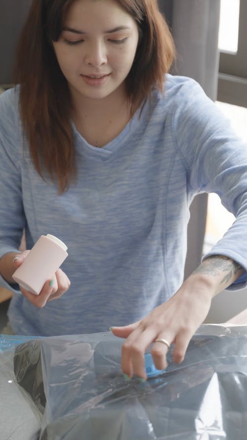 有关储物袋, 垂直视频, 塑胶的免费素材视频