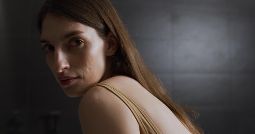 有关严肃,严重,棕发的免费素材视频