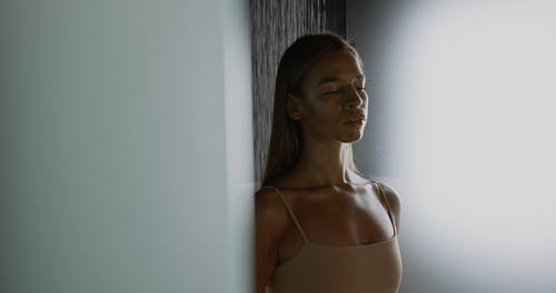 有关光秃秃的, 室内, 慢动作的免费素材视频