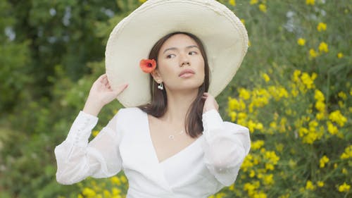 有关人, 女人, 帽子的免费素材视频