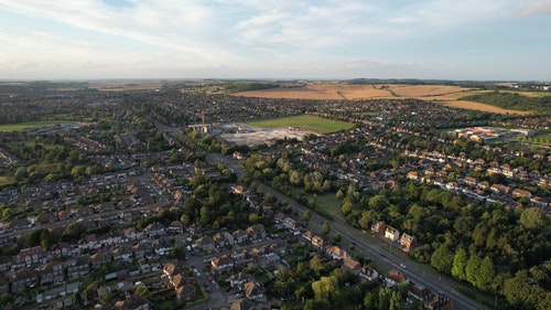 有关天空,房子,树木的免费素材视频
