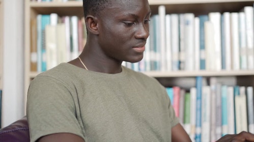 有关一摞书,图书馆,学生的免费素材视频