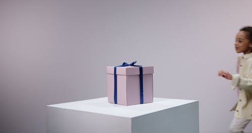 有关儿童, 填充玩具, 年轻女孩的免费素材视频