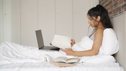 有关图书,女人,学生的免费素材视频