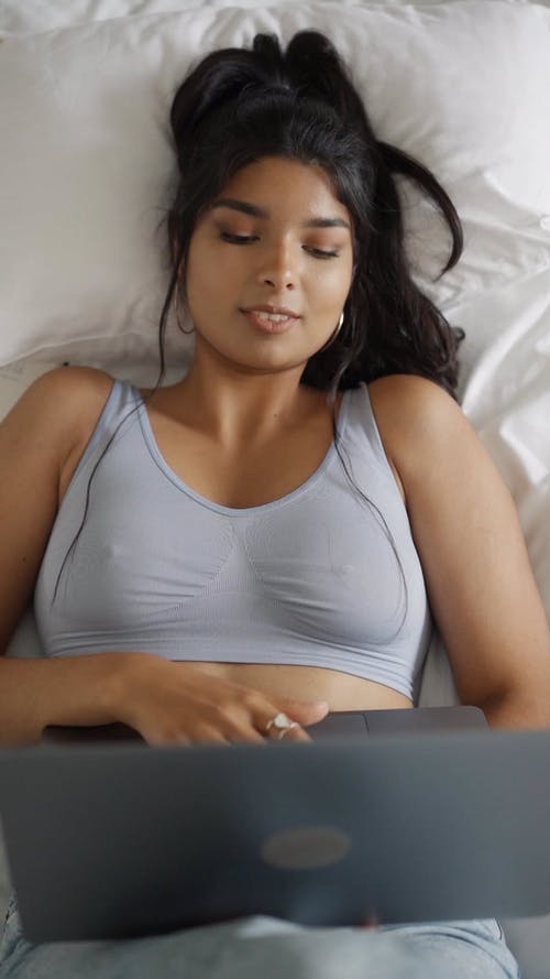 有关垂直视频, 打字, 放下的免费素材视频