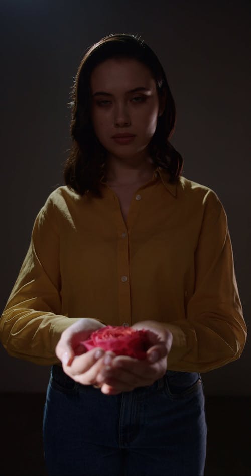 有关垂直视频, 室内, 工作室拍摄的免费素材视频