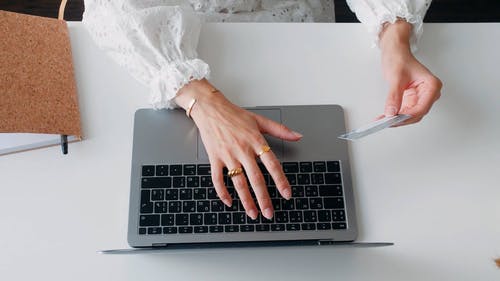 有关俯视图, 室内, 手的免费素材视频