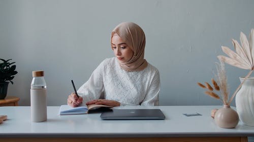 有关内容创作, 女人, 室内的免费素材视频