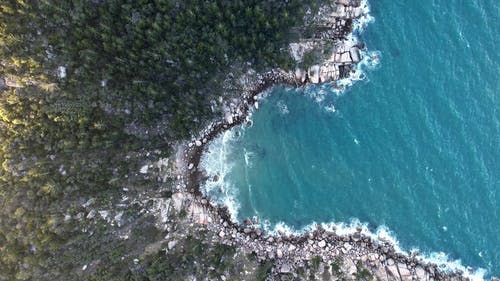 有关天性, 岩石海岸, 撞击波浪的免费素材视频