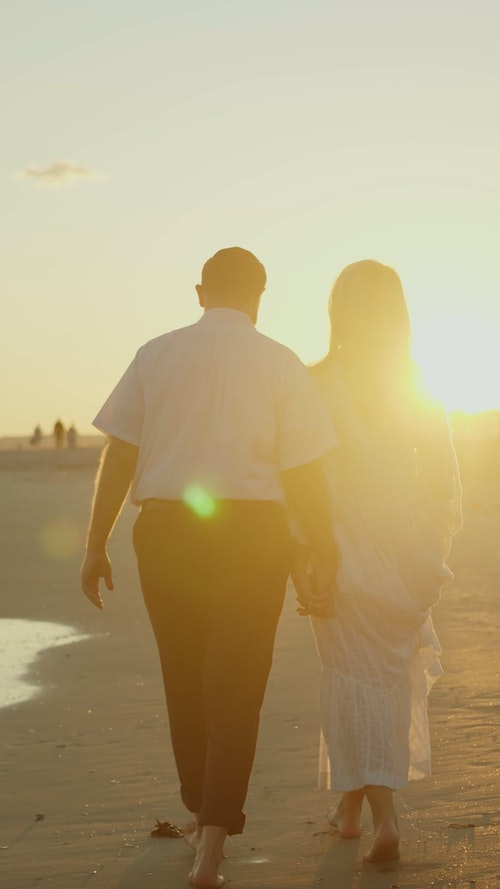 有关一对,人,在海边的免费素材视频