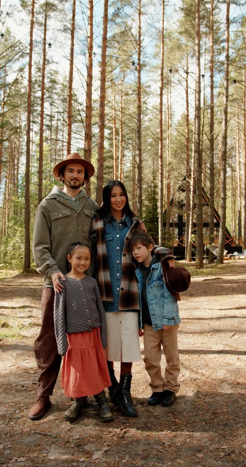 有关forestpark, 亚洲家庭, 垂直视频的免费素材视频