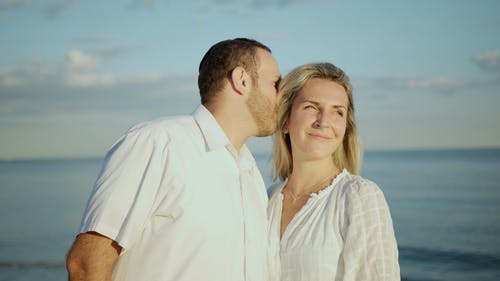 有关一对, 人, 在沙滩上的免费素材视频